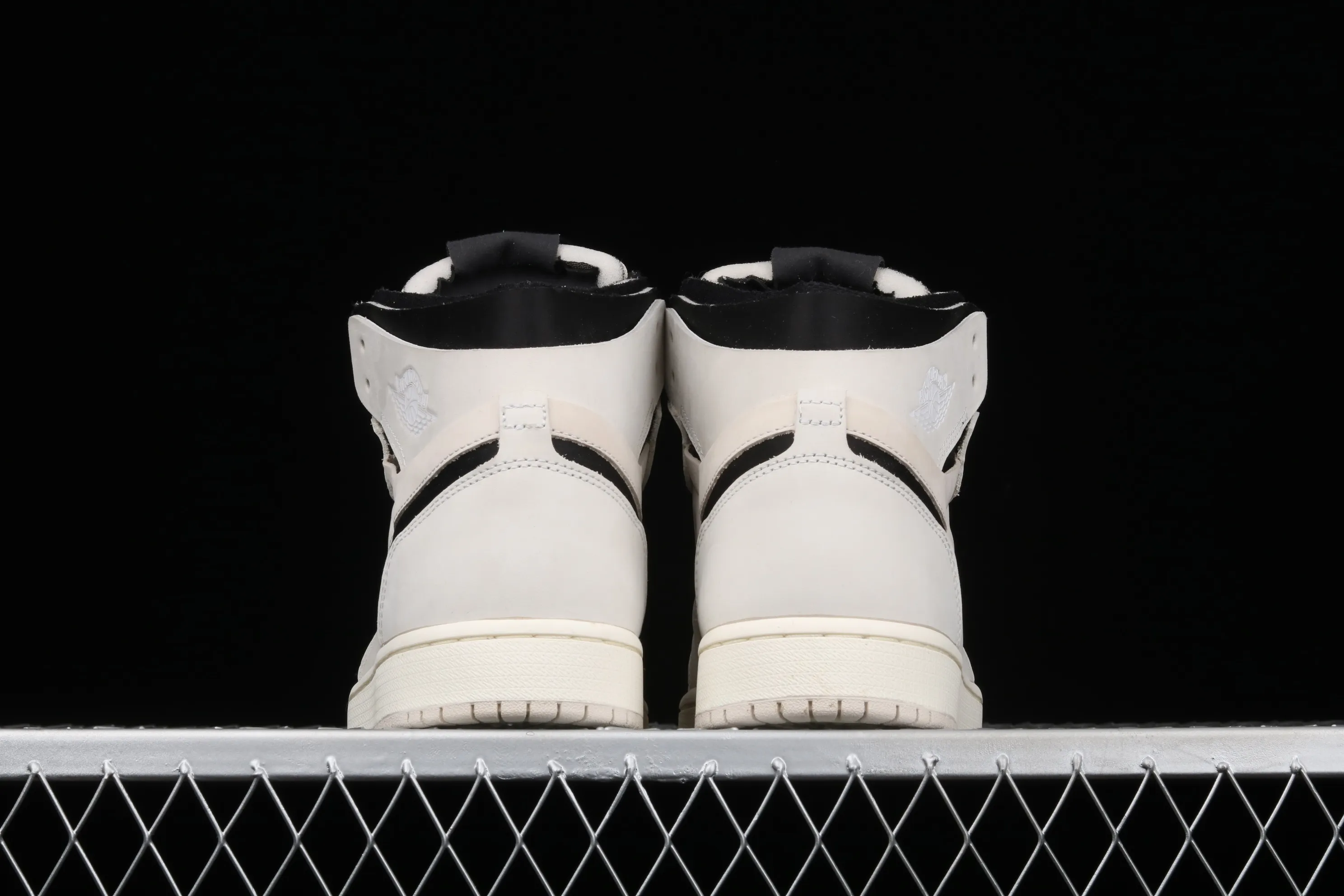 All categories Air Jordan Jordan series basketball shoes Air Jordan 1 High Special offer Air Jordan 1 Zoom Air CMFT "Summit White" AJ1 Joe 1 Pearl milk tea off-white CT0979-100